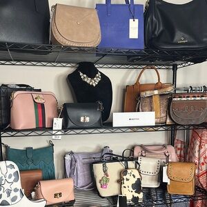 WINNERS CHOICE HANDBAG - No cancels - All sales final - all bids binding